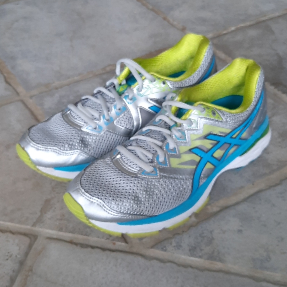 ASICS GT-2000 v4 Shoes